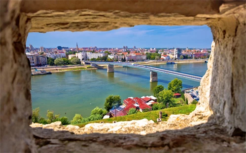 Pogled na novi sad z trdnjave Petrovaradin