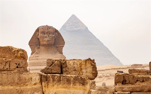 Giza - Sfinga in Keopsova piramida