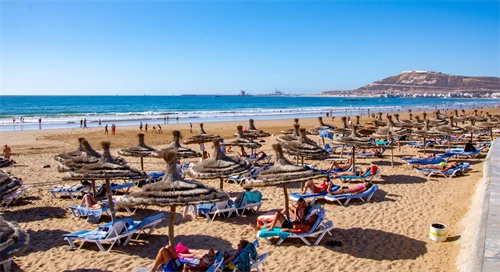 Mamljive peščene plaže v Agadirju