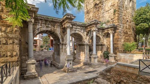 Antalya - Star del mesta, Hadrijanov Portal