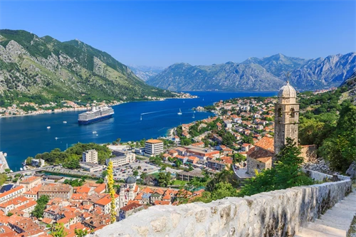 Boka kotorska, pogled na mediteranski fjord