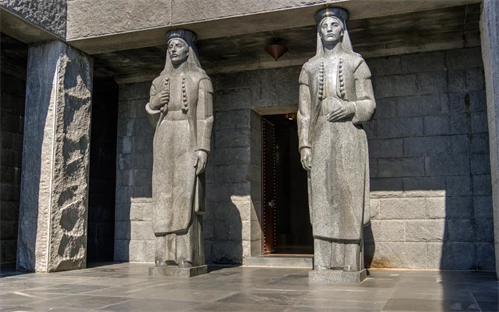 Lovcen - vhod v Njegosev mavzolej