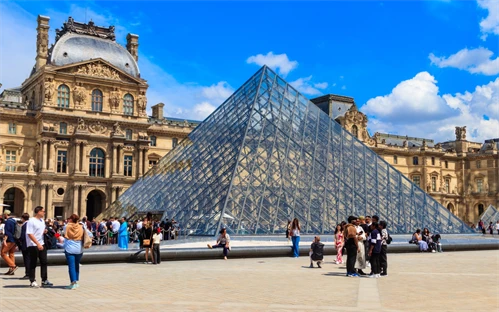 Louvre