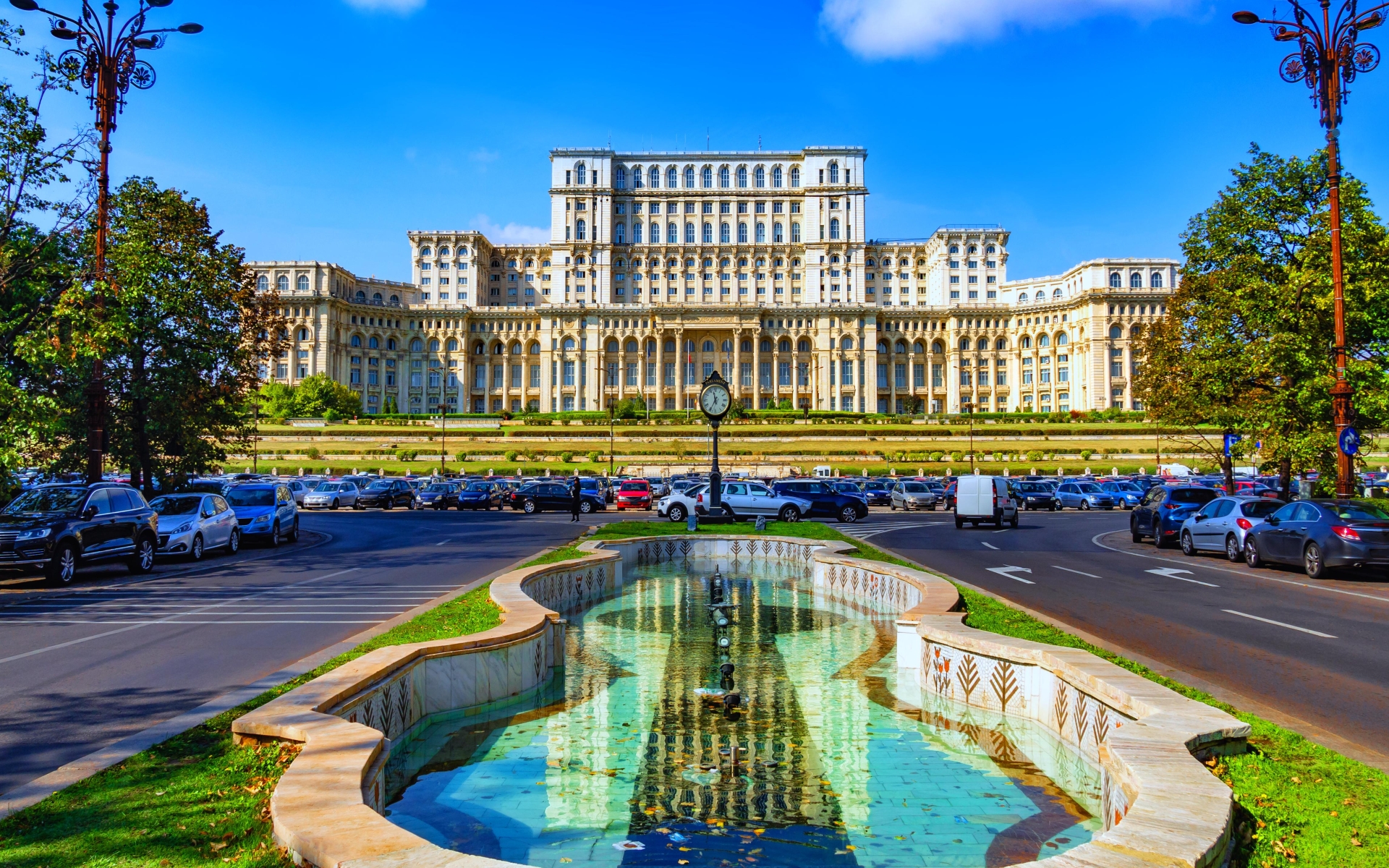 Megalomanski parlament v Bukarešti