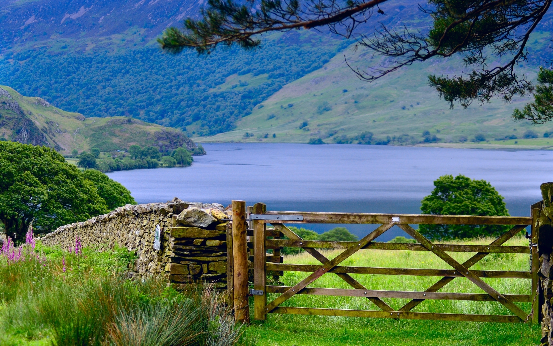 Angleško podeželje - pogled na enega izmed jezer v narodnem parku Lake district