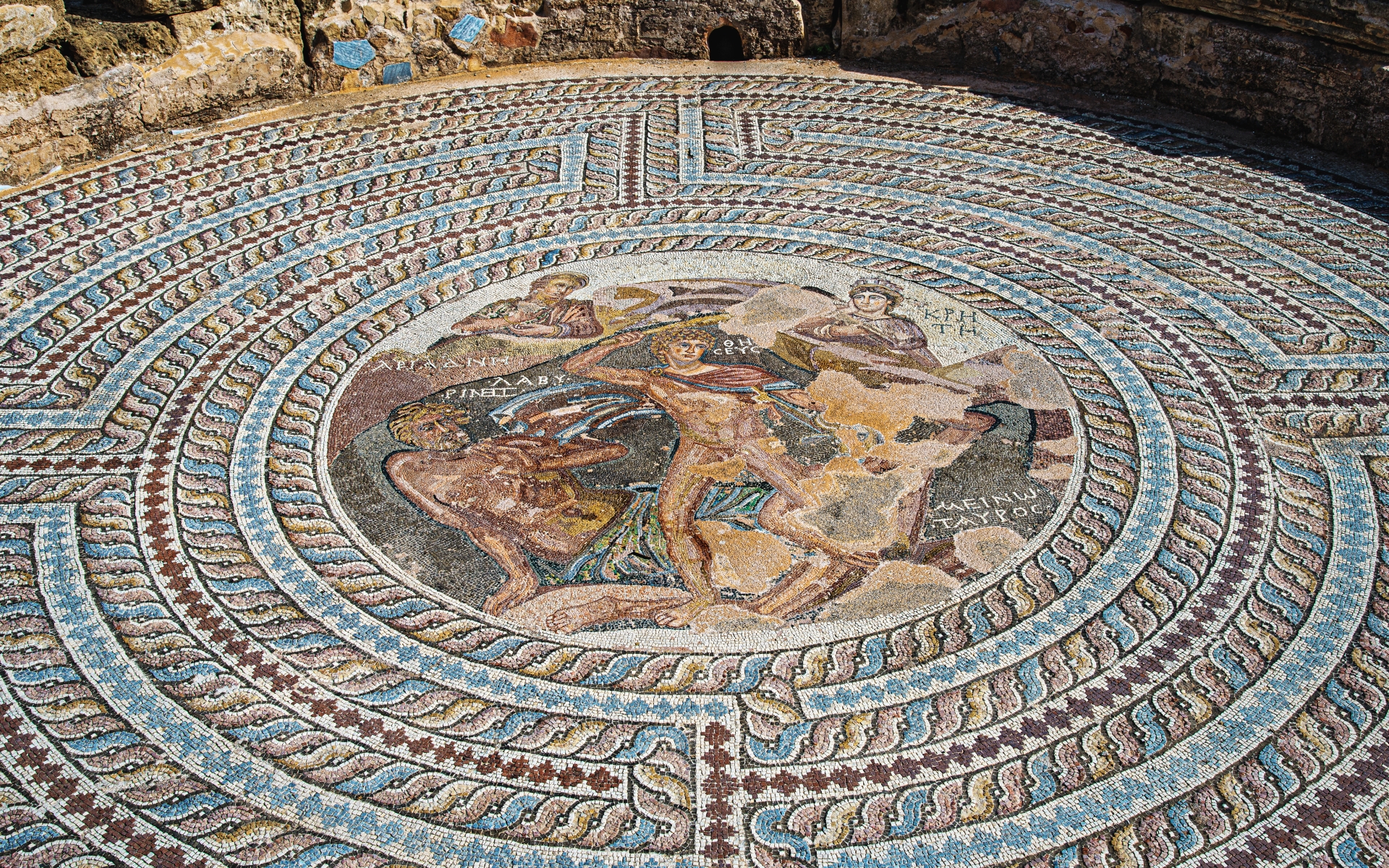 Pafos - Mozaik, ki prikazuje boj med Tezejem in Minotavrom