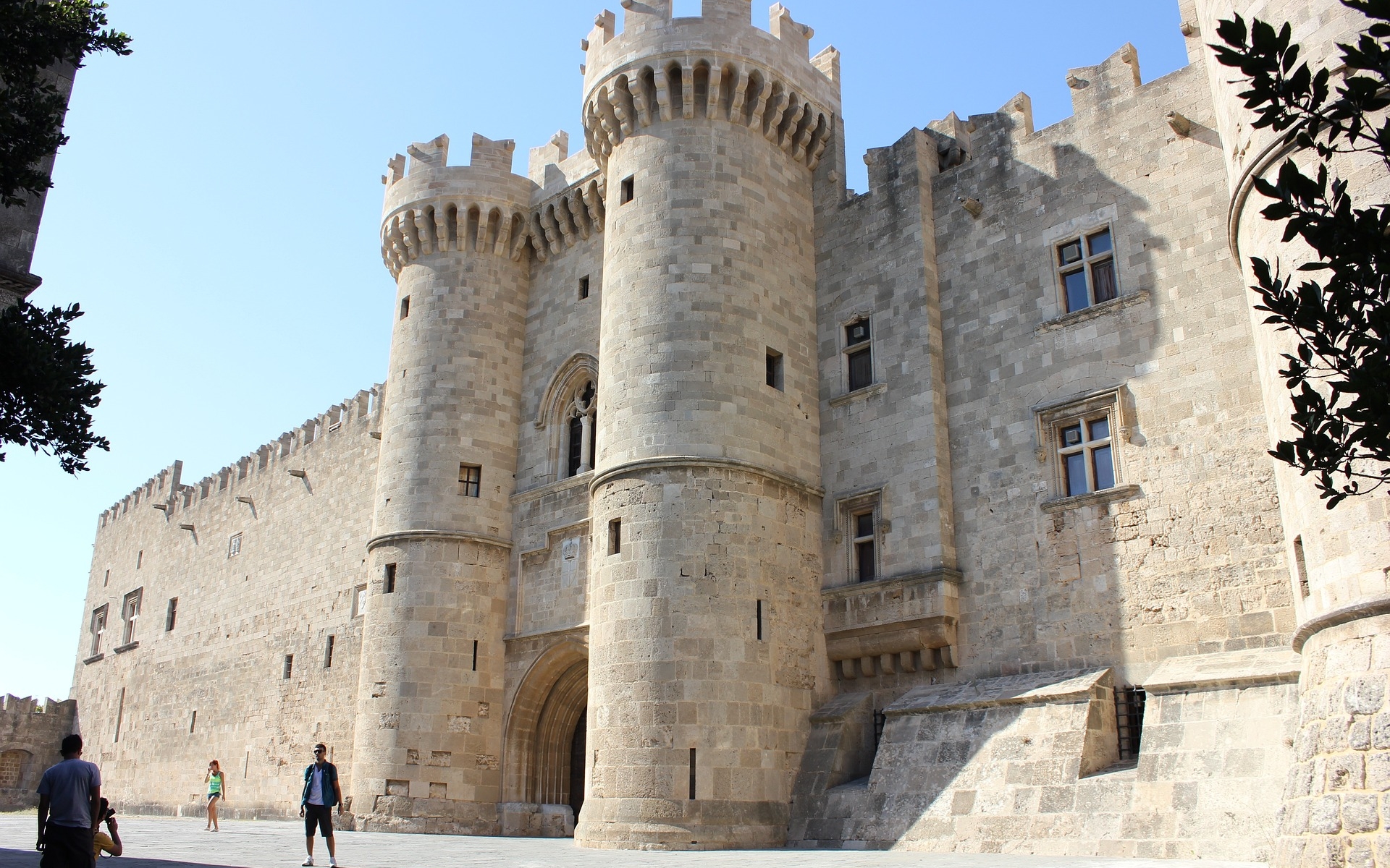 Mogočno obzidje starega mesta Rodosa