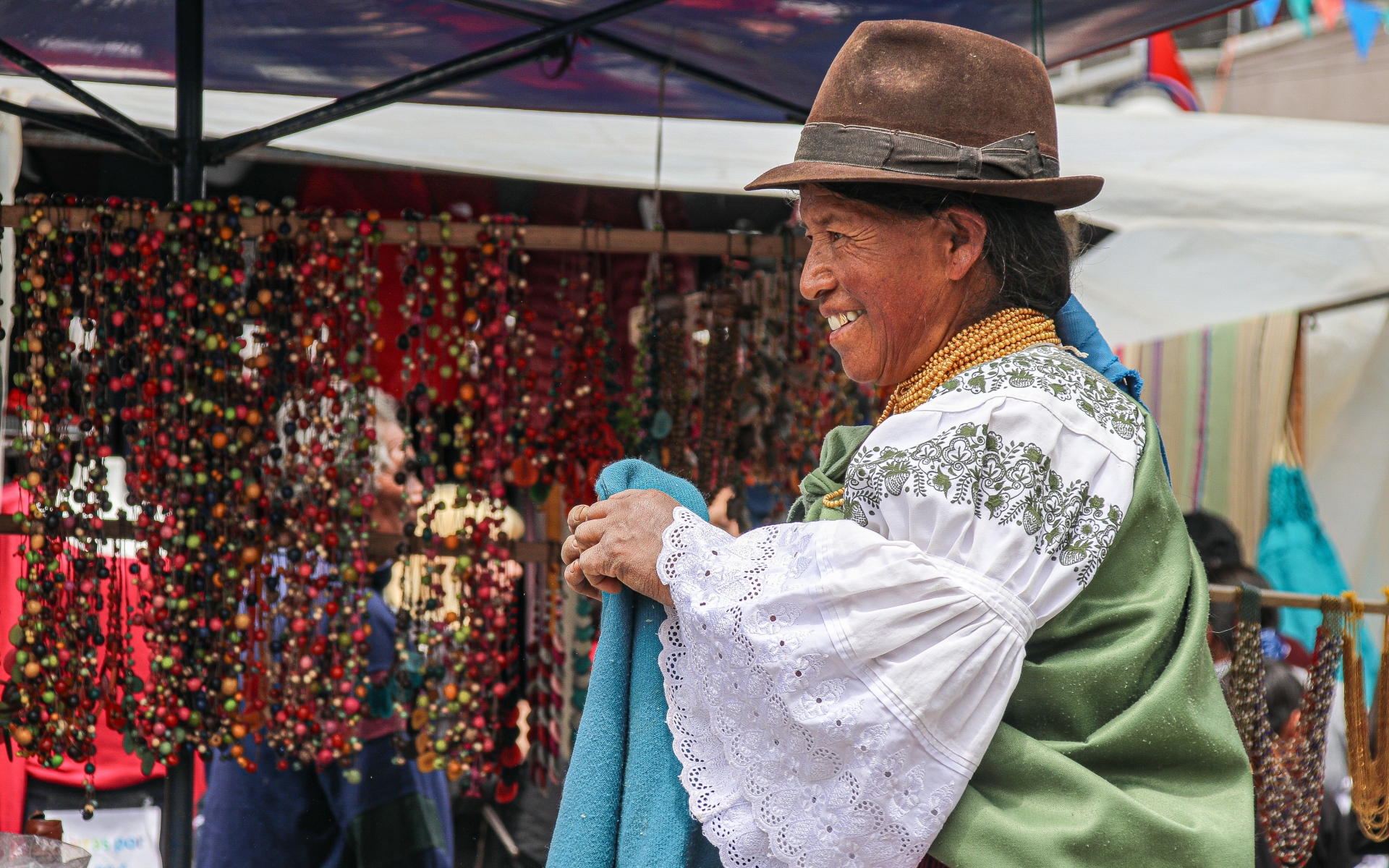 Ekvadorka v tradicionalni noši