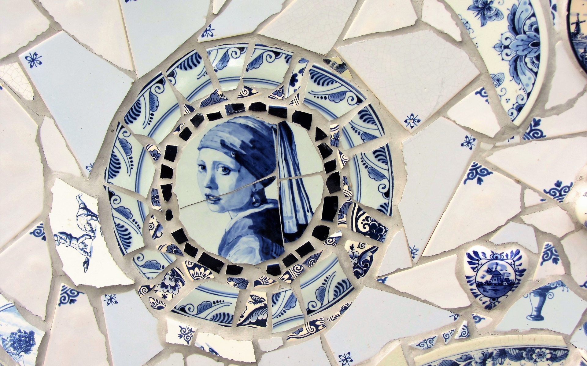 Delfov svetovni znani porcelan poslikan z motivom Vermeerja