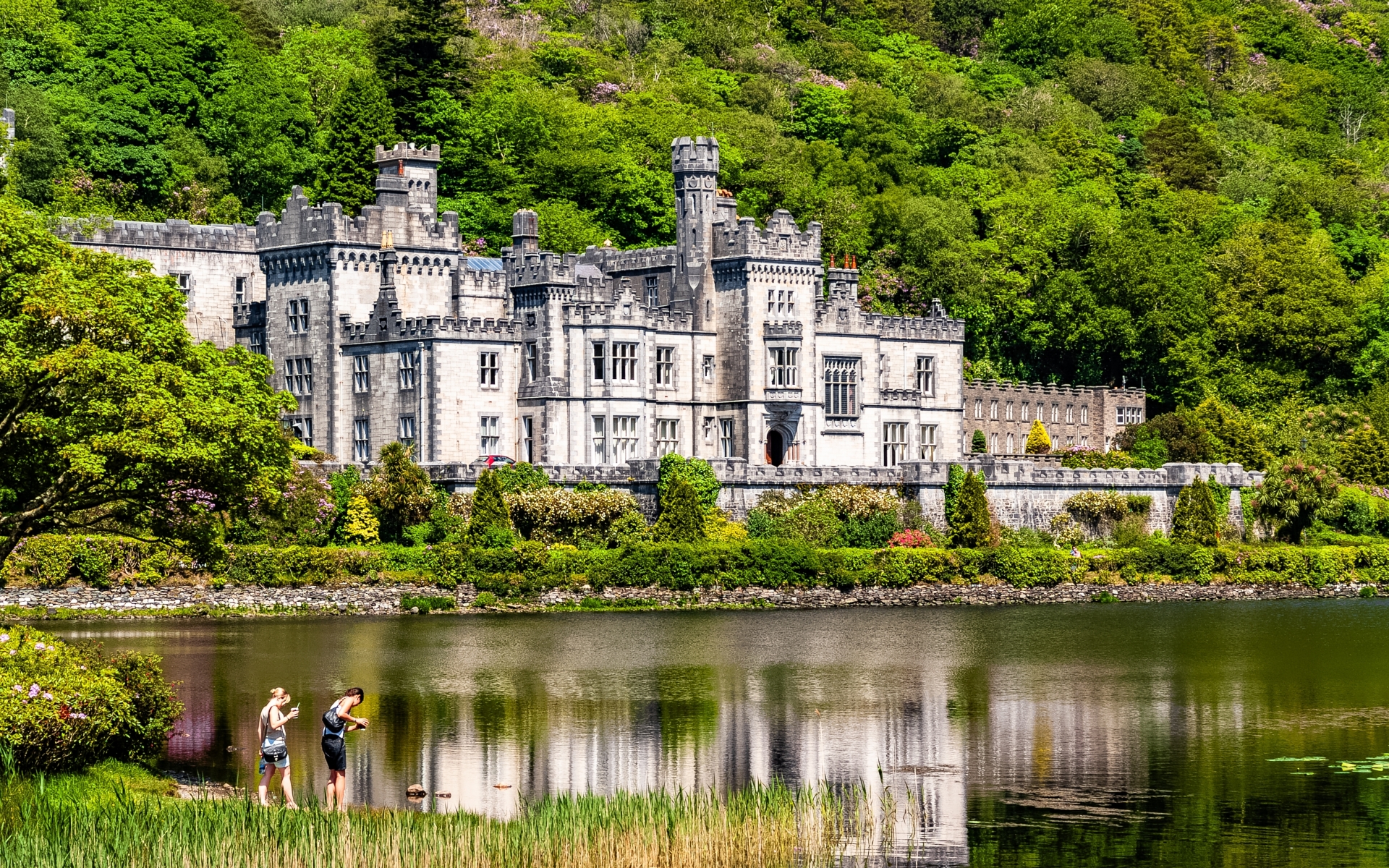 Dvorec Kylemore Abbey v okolici Galwaya